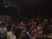 大津のライブハウスでパブリックビューイング－日本の勝利にわく