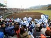 最年少女性市長、プロ野球公式戦の始球式に－越直美大津市長