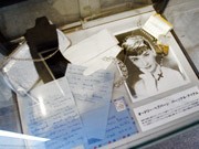 調布・仙川でハリウッド・スター展－「スクリーン」誌65周年、ヘプバーンの私物も