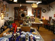 調布の老舗美術小道具会社がアンティークショップ-買い付けた和物中心に