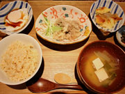 調布・仙川に定食カフェ IT業界から転身、無農薬玄米や有機野菜の家庭料理提供