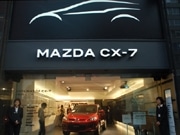 マツダの新車「CX-7」特別ショールーム、銀座・中央通りに