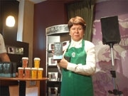 スターバックス、銀座の店舗で新商品お披露目－CEOも参加