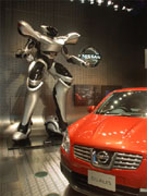 日産銀座ギャラリーに「パワード・スーツ」登場－CMでも放映