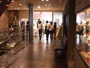 銀座初出店・新業態のレストランをお披露目－マロニエゲートで