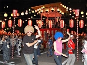 築地本願寺で納涼盆踊り大会－「仮装盆踊り」で盛り上がりもピークに
