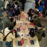 アップル銀座、初売りに1,000人以上の列－女性4割、購買層に変化