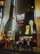 氷点下でビール「エクストラコールドバー」、1カ月延長へ－猛暑で人気に