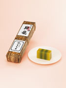 とらや銀座店に干支菓子－縦じまようかんで「天かける龍」表現