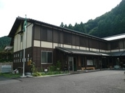 高尾山で「夏休み親子Dayキャンプ」－水遊びやグリーンウォーク