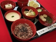 連休の高尾山薬王院で「精進料理の集い」－山伏が食べた味を再現