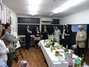 若手経営者塾と学生デザイナーユニットが同居－八王子南口の一軒家に