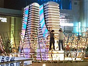 地元大学生らが「七夕」飾り付け－八王子駅前マルベリーブリッジで