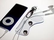 イヤホンコードを絡まず収納できる新商品－父と二人三脚で開発・販売