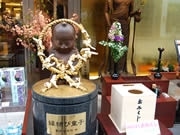 恋愛成就に人気－上川端商店街はせがわ本社前に縁結び童子
