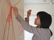糸を使ったインスタレーション－若手現代作家が冷泉荘で滞在制作