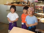 博多に期間限定「こどもカフェ」－専門学校生が実習の一環でサポート