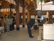 はせがわ、縁結び童子のおみくじを櫛田神社で祈願