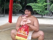 博多・住吉神社で「名越大祭」－赤ちゃんの土俵入りも