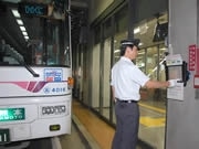福岡交通センター、バスターミナルに新システム導入－500便が自動案内に