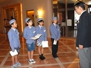 ホテルオークラで小中学生が「ホテルマン」体験－ホスピタリティー学ぶ