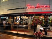 イニミニマニモにカフェ＆ダイニングバー、光と映像と音で店内演出