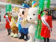 博多駅で「鉄道の日 安心・安全キャンペーン」－ミス福岡らが呼びかけ