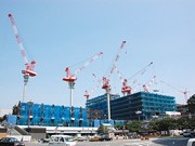 新博多駅のタワークレーンに「特急名」－期間限定で博多駅のランドマークに