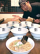 ラーメンスタジアムで「大食い選手権」－条件は20分で替え玉8玉