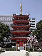 博多・東長寺の木造五重塔、最新技術と伝統工法を合わせ完成