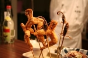ヘビ・サソリ・カエルなどの「珍品」食材提供－横浜大世界