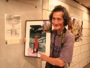 横浜・山手で「ふれ手みる」をテーマに立体写真展「何んで赤」