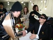 CKB横山剣さん、伊勢佐木町でサイン会－自叙伝出版記念で