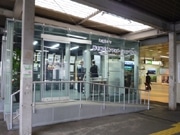 JR桜木町駅に野毛地区の魅力をPRする観光案内所がオープン