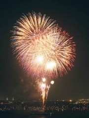 「国際花火大会」に市民5,000人を無料招待-大さん橋屋上