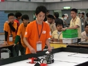 パシフィコ横浜で小中高生によるロボットコンテスト