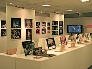 放送ライブラリーで「美術セットに見る1980年代ミュージックシーン展」