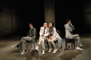 TPTが港湾倉庫跡の劇場で舞台公演「醜い男」-日本初演