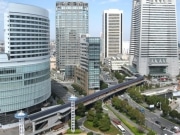 みなとみらい21地区の「動く歩道」の屋根にソーラーパネル導入