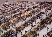 パシフィコで国内最大規模の骨董市－全国の古物商250店が出展
