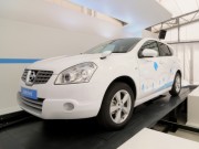 山下町で電気自動車のバッテリー交換の実証実験を一般公開