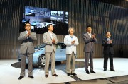 日産自動車「グローバル本社」が完成-電気自動車リーフ初公開