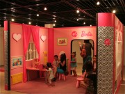 赤レンガ倉庫にリアルサイズ「バービー」の部屋-復刻版展示も