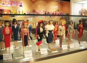 横浜人形の家で「バービー50周年記念展」-400体以上を展示