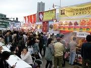 赤レンガで「タイフェスティバル」‐アイスのライブと握手会も
