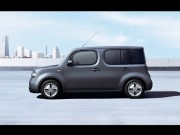 日産が横浜の海をイメージした内装の「キューブ」特別仕様車