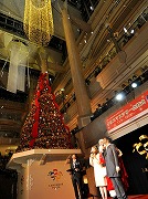 ランドマークタワーでツリー点灯式－平原綾香さんのライブも