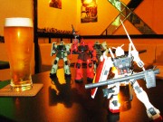 横浜にガンダムファンの店「BARジャブロー」-合言葉はジークジオン！