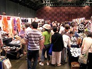 赤レンガ倉庫で「骨董ロマン祭」-きもの市と江戸職人展も開催