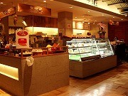 赤レンガに手作りケーキの「カフェ ベルべ」-揚げたてカレーパンも